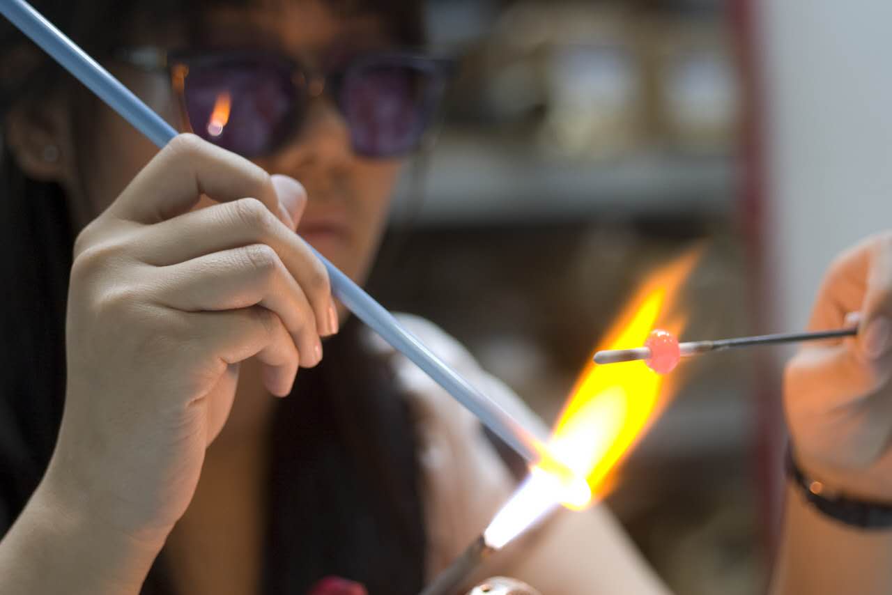 璀璨光影，匠心傳承——國家藝術(shù)基金項(xiàng)目“中國傳統(tǒng)手工藝玻璃燈工作品展”成功首演